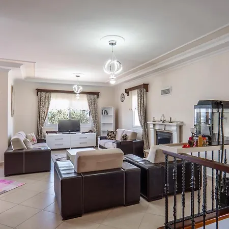 Peaceful 4Br Villa W/Ac&Balcony 10 Min To Seaside